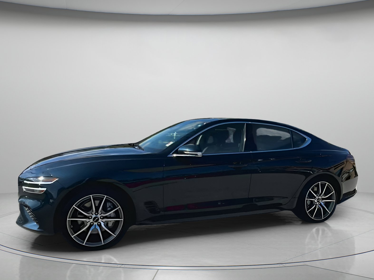 Used 2025 Genesis G70 2.5T image 14