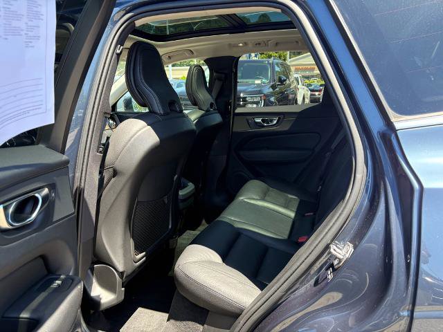 Used 2022 Volvo XC60 B5 Momentum w/ Advanced Package AWD/4WD image 11