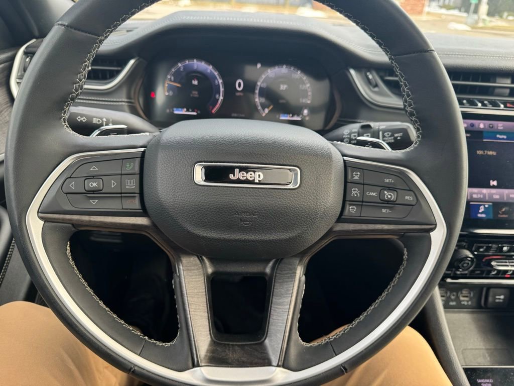 Used 2024 Jeep Grand Cherokee L Limited w/ Luxury Tech Group II image 20