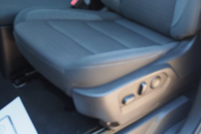 Used 2023 Chevrolet Silverado 1500 LT AWD/4WD image 17