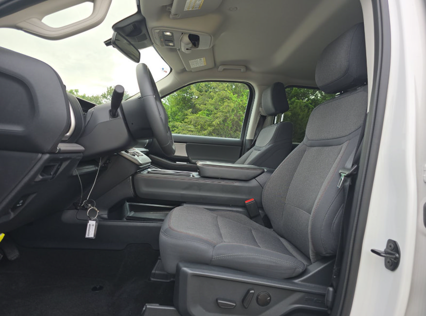 Certified 2025 Ford Expedition Active RWD image 5