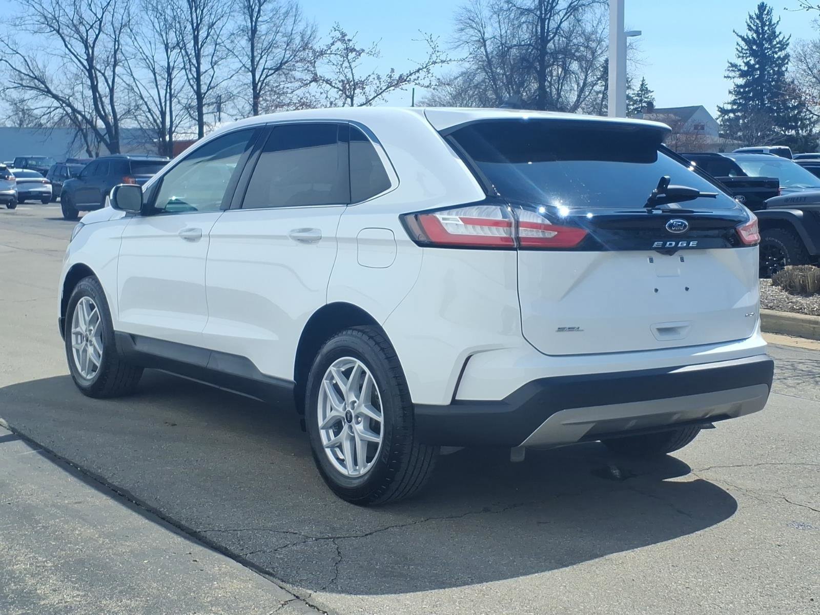 Certified 2024 Ford Edge SEL w/ Convenience Package AWD/4WD image 2