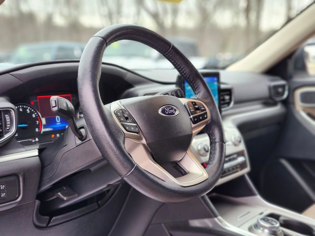 Certified 2022 Ford Explorer XLT w/ Equipment Group 202A image 20