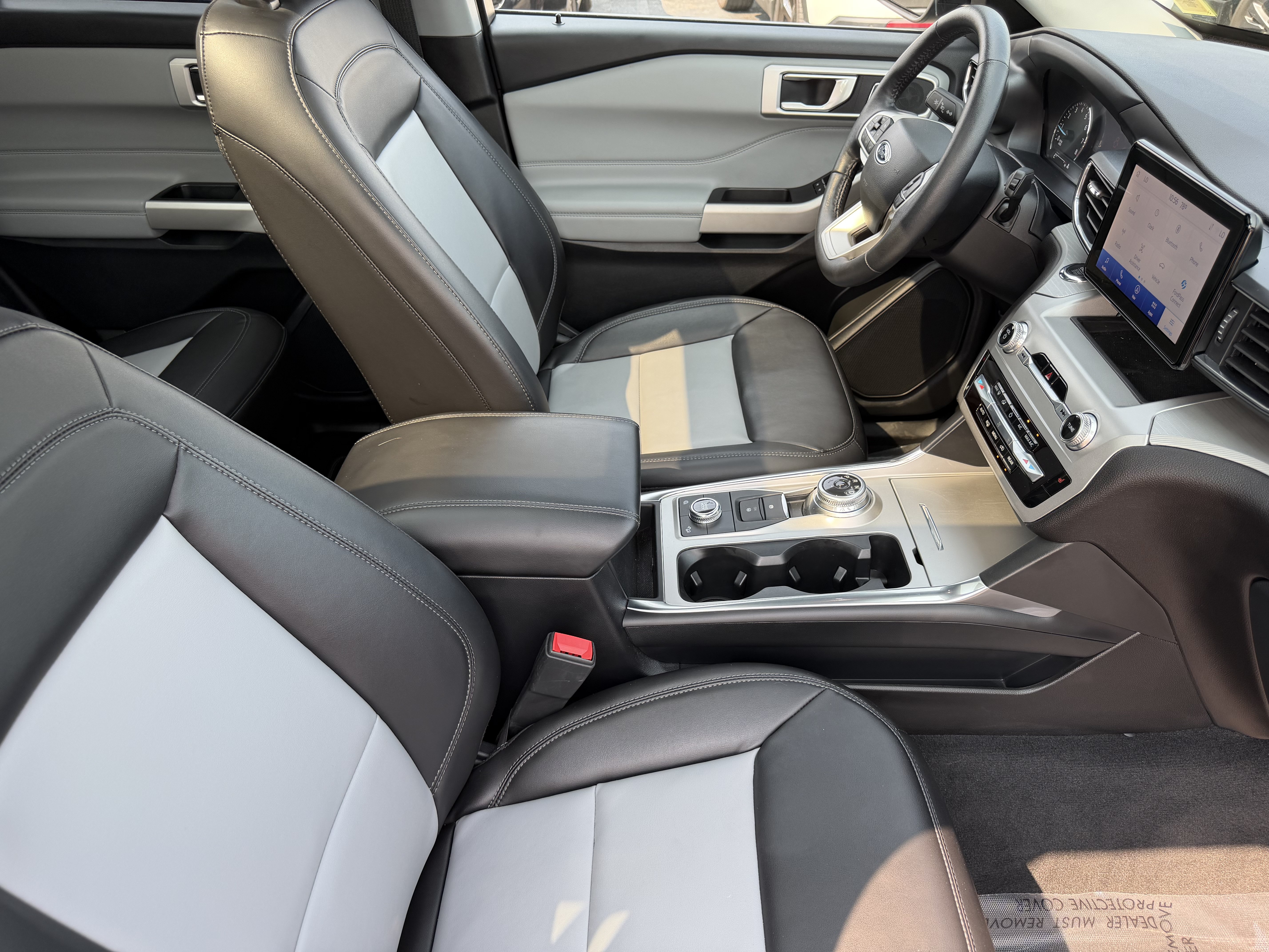 Certified 2022 Ford Explorer XLT w/ Equipment Group 202A AWD/4WD image 15