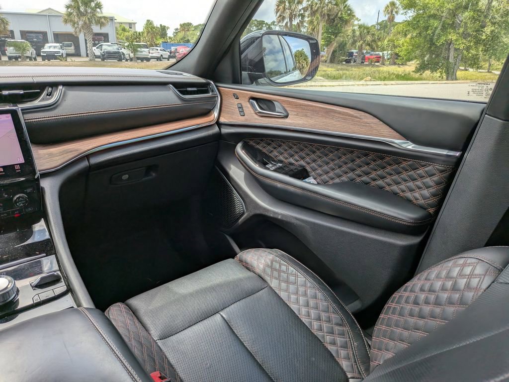 Used 2023 Jeep Grand Cherokee Summit AWD/4WD image 18