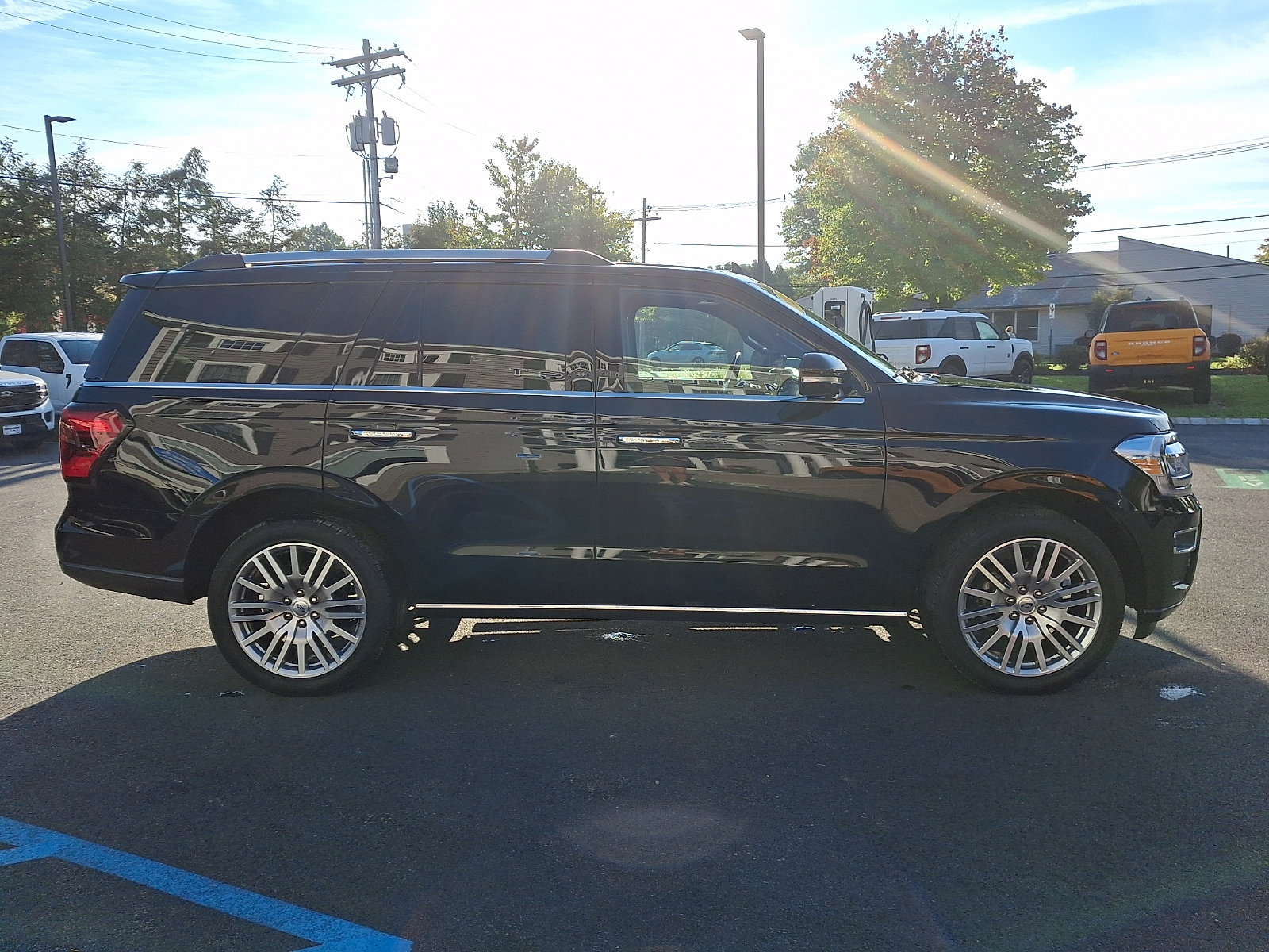 Certified 2024 Ford Expedition Limited AWD/4WD image 4