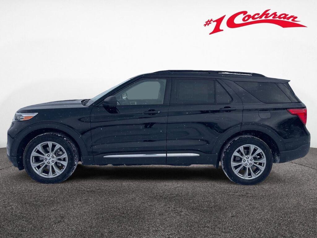 Certified 2022 Ford Explorer XLT w/ Equipment Group 202A image 2