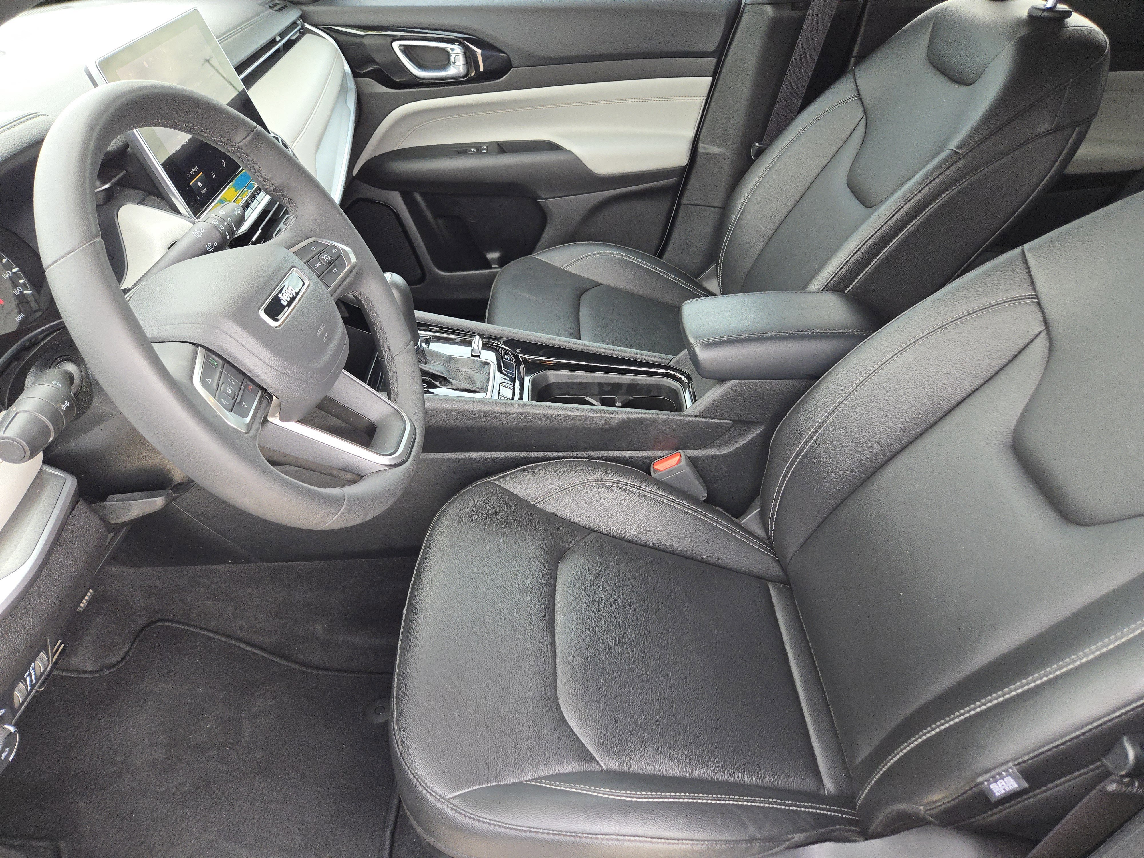 Used 2025 Jeep Compass Limited AWD/4WD image 14