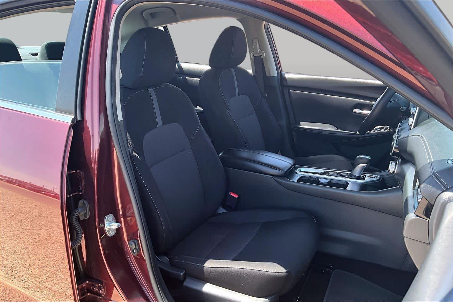 Used 2025 Nissan Sentra SV FWD image 8
