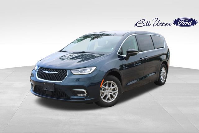 Used 2024 Chrysler Pacifica Touring-L FWD image 1