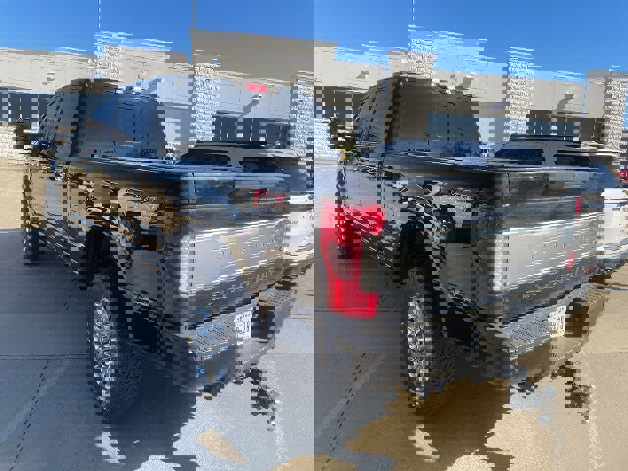 Certified 2017 Ford F350 Platinum w/ Platinum Ultimate Package image 4