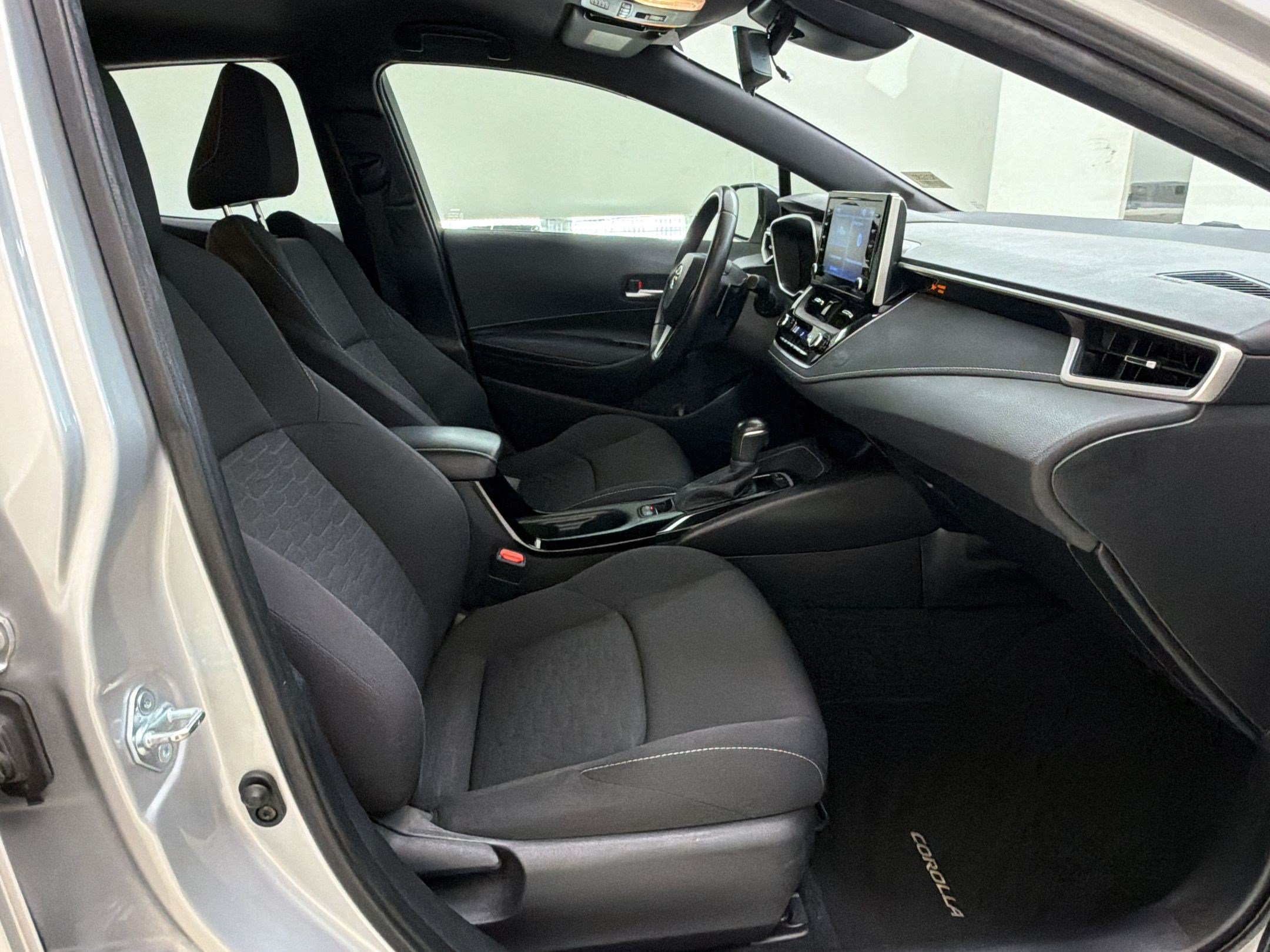Used 2022 Toyota Corolla SE FWD image 30