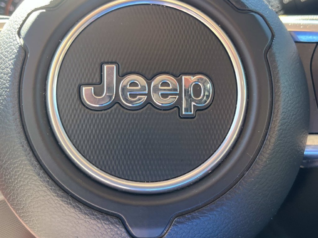 Used 2025 Jeep Wrangler Unlimited Sahara AWD/4WD image 34
