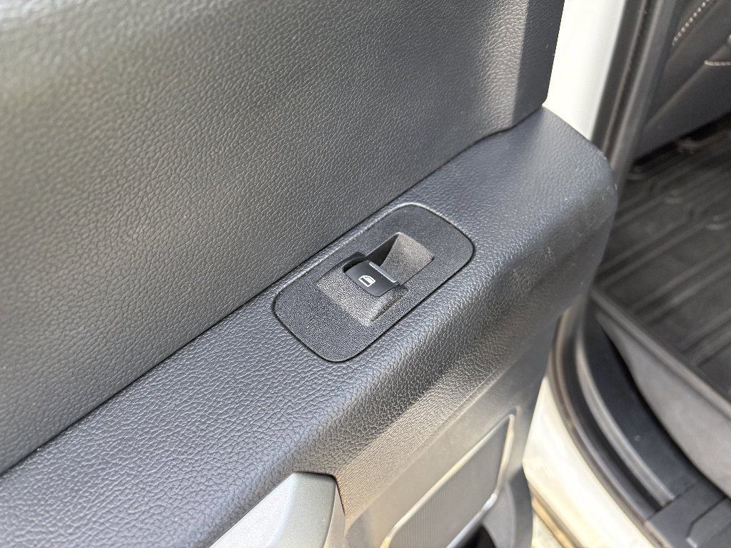 Certified 2022 Ford F350 Lariat w/ Camper Package image 35