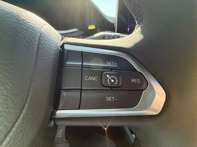 Used 2024 Jeep Compass Latitude w/ Sun and Sound Group AWD/4WD image 16