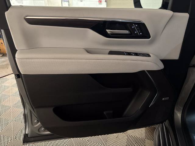 Used 2026 Chevrolet Suburban Premier AWD/4WD image 11