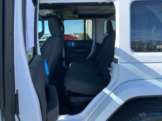 Used 2024 Jeep Wrangler Unlimited Sahara w/ Technology Group image 12