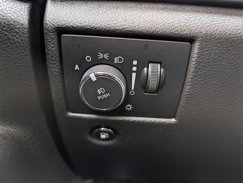 Used 2020 Jeep Grand Cherokee Altitude image 25