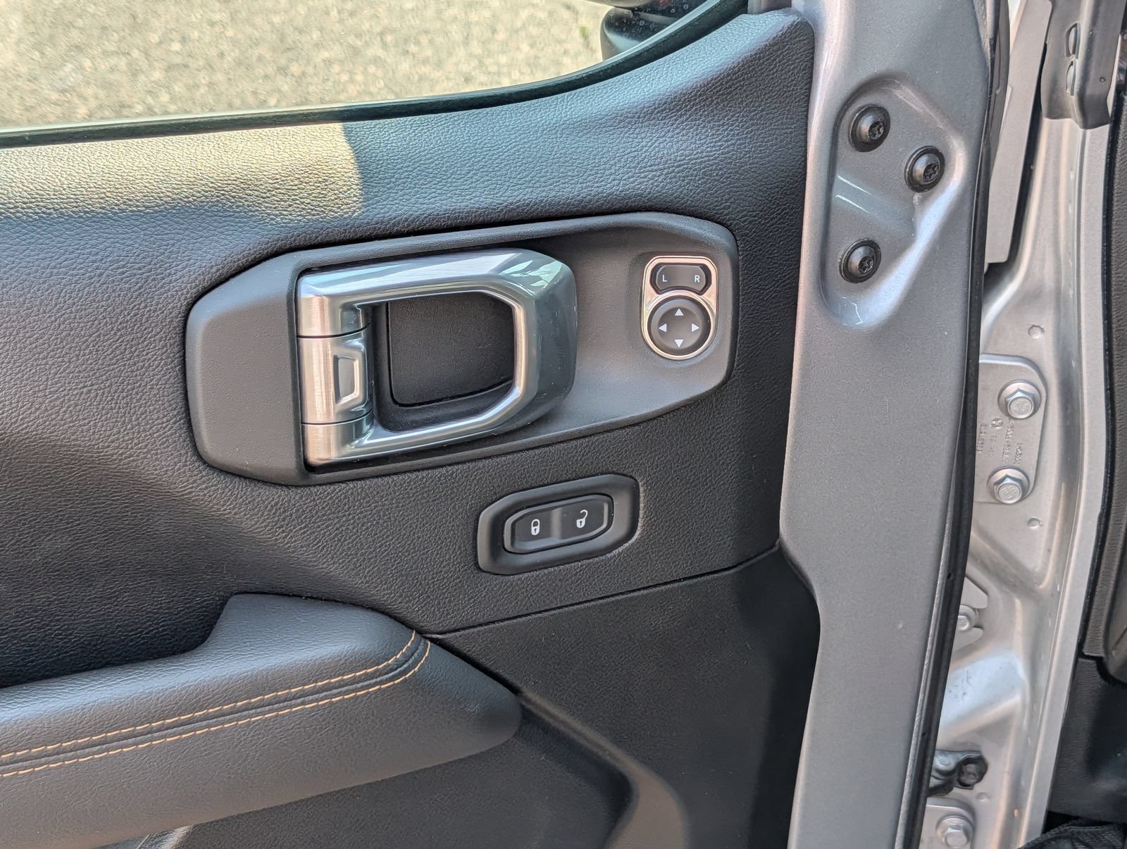 Used 2021 Jeep Wrangler Unlimited Sahara AWD/4WD image 19
