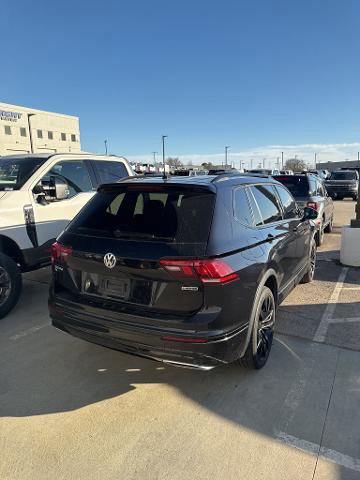 Used 2020 Volkswagen Tiguan SE R-Line image 3