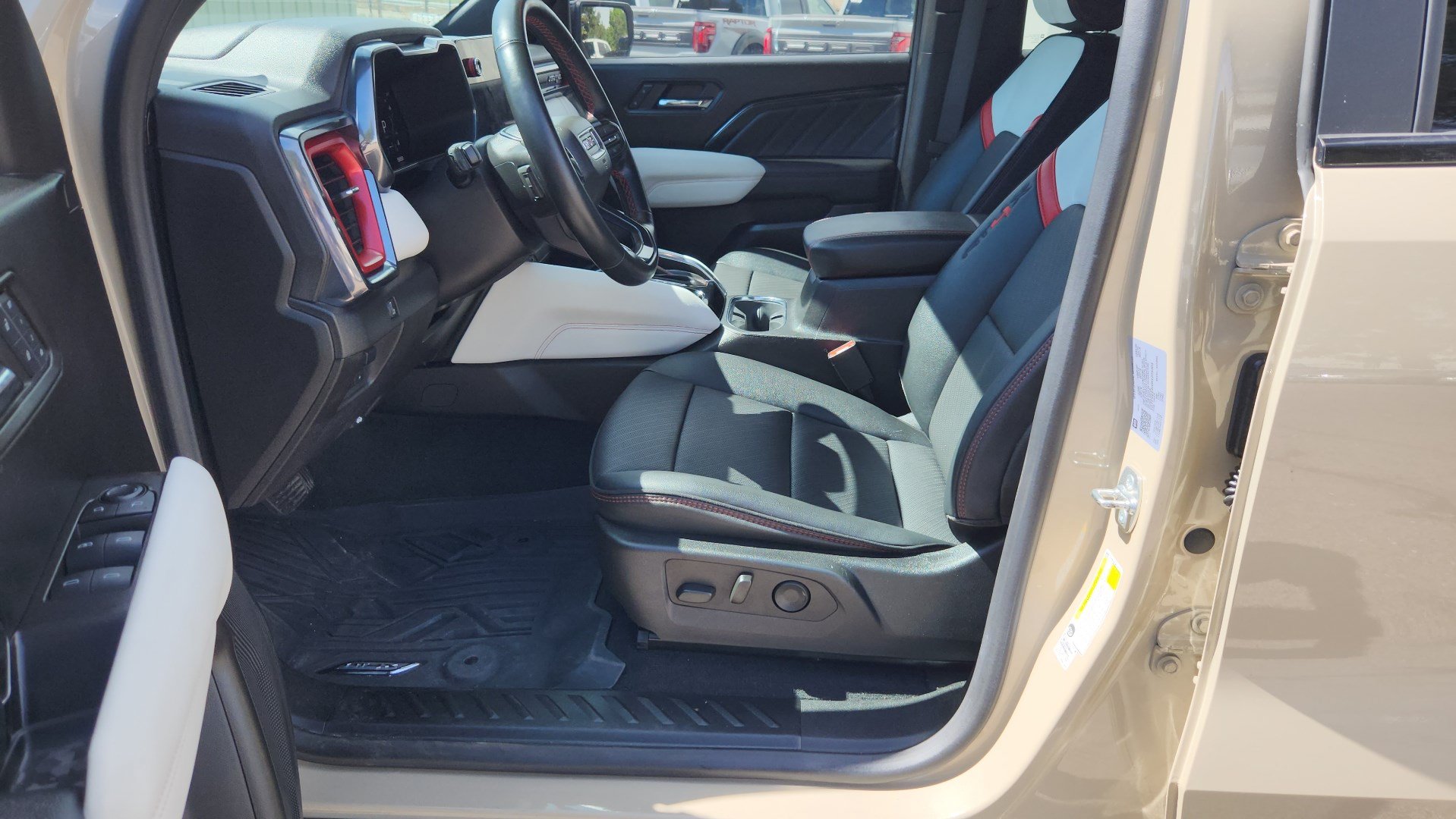 Used 2024 GMC Canyon AT4X AWD/4WD image 19