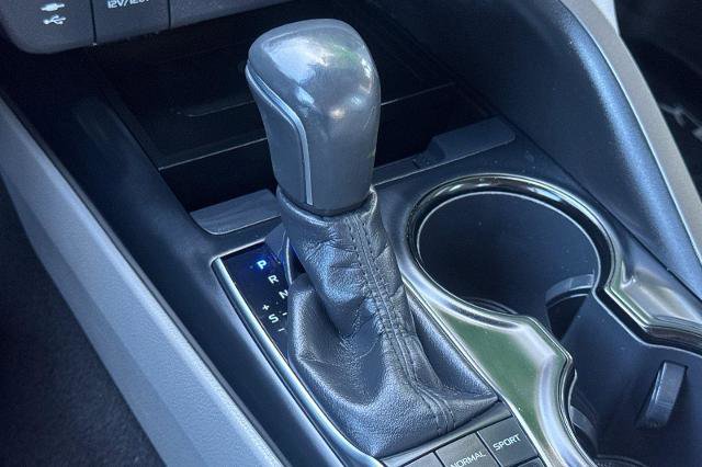 Used 2018 Toyota Camry SE w/ Audio Package FWD image 16