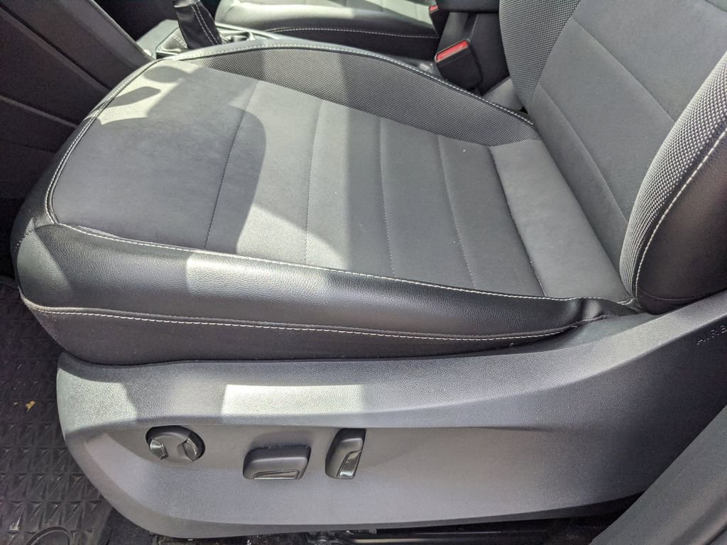 Used 2022 Volkswagen Taos SE image 19