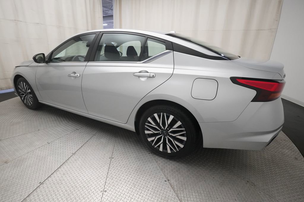 Used 2024 Nissan Altima 2.5 SV FWD image 32
