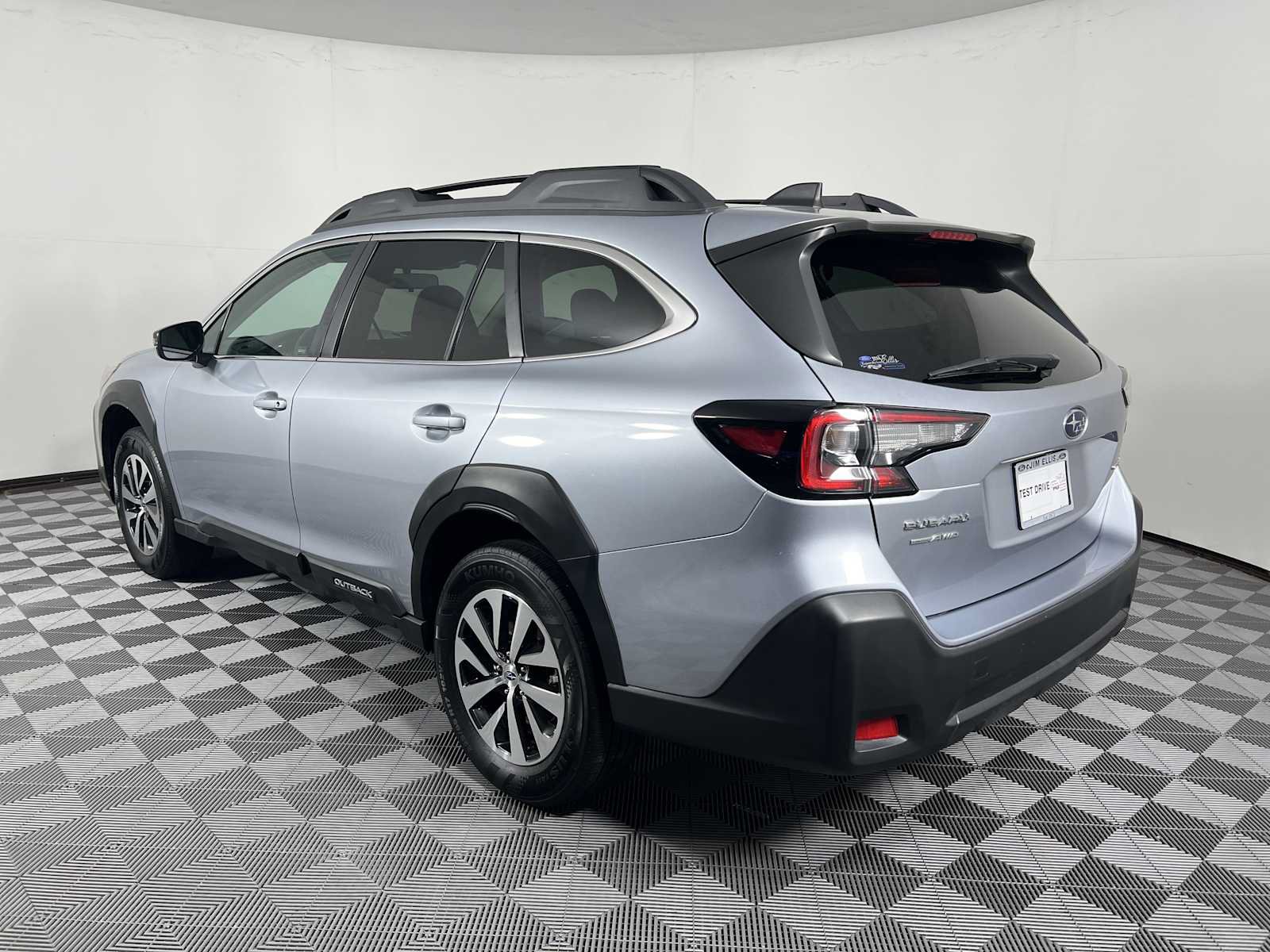 Used 2024 Subaru Outback Premium AWD/4WD image 9