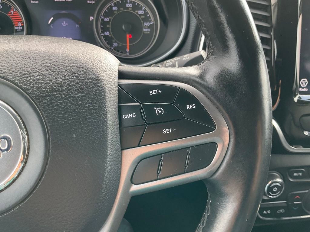 Used 2019 Jeep Cherokee Limited image 7