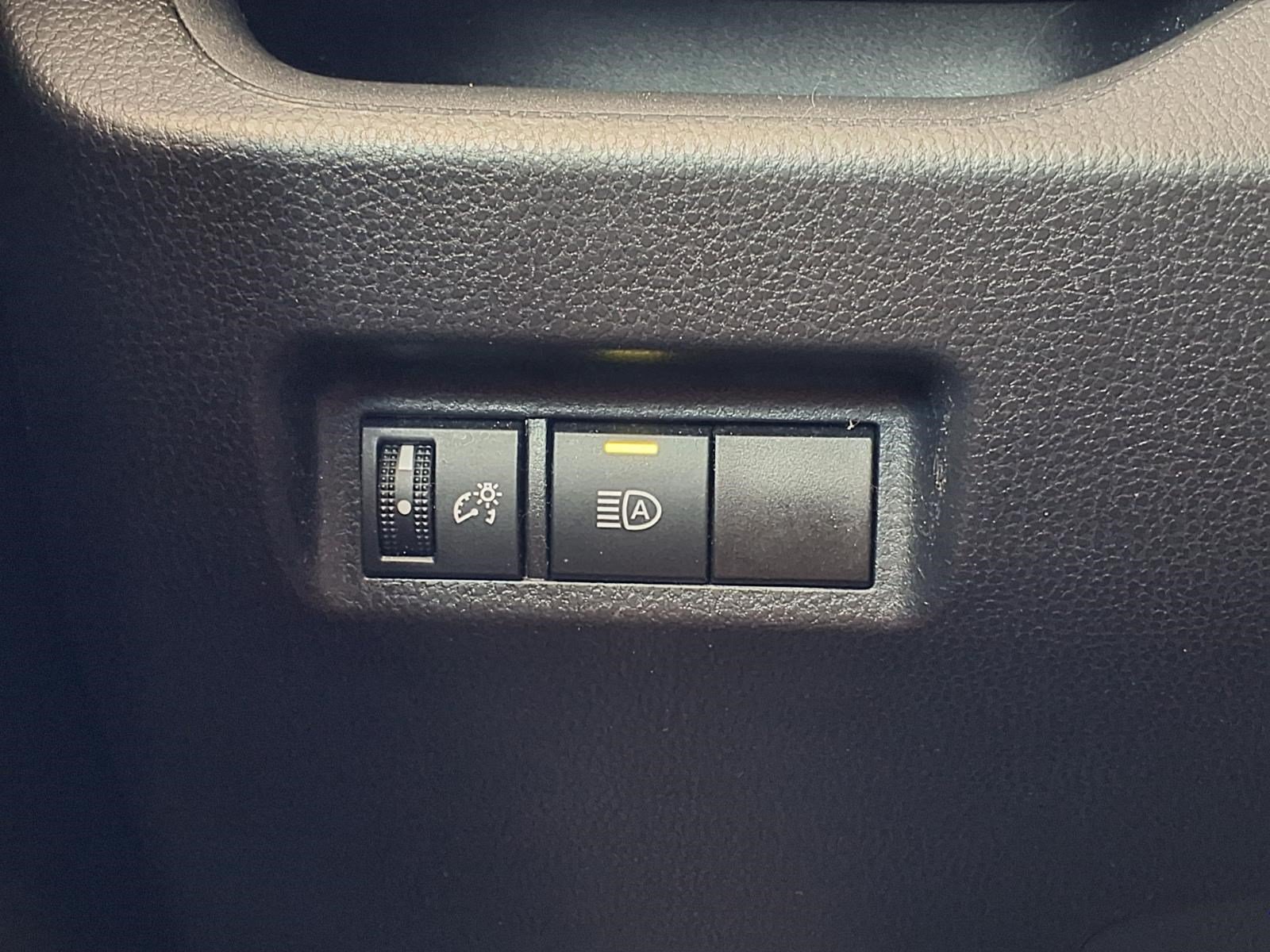 Used 2022 Toyota RAV4 LE AWD/4WD image 19