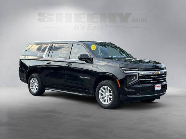 Used 2025 Chevrolet Suburban LT w/ Comfort Package AWD/4WD image 2