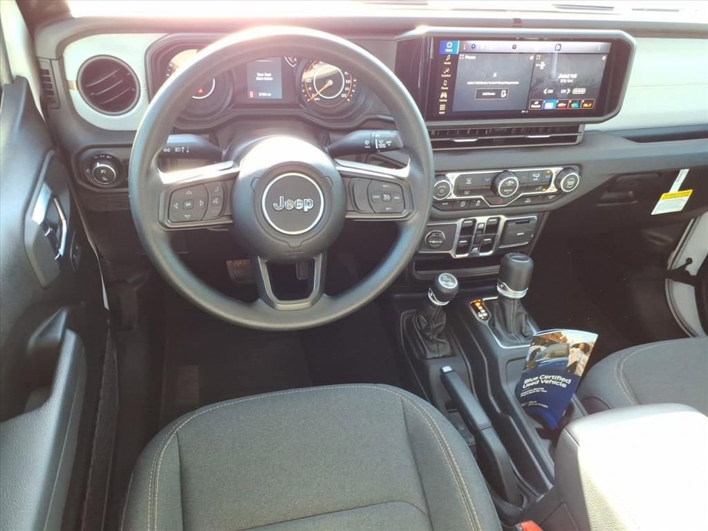 Used 2025 Jeep Gladiator Sport image 13
