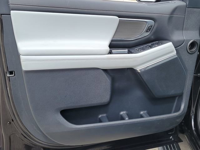Certified 2025 Ford Expedition Platinum w/ Driver's Package AWD/4WD image 8