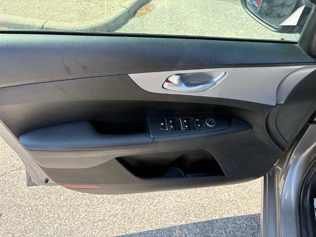 Used 2022 Kia Forte LXS w/ LXS Technology Package FWD image 9