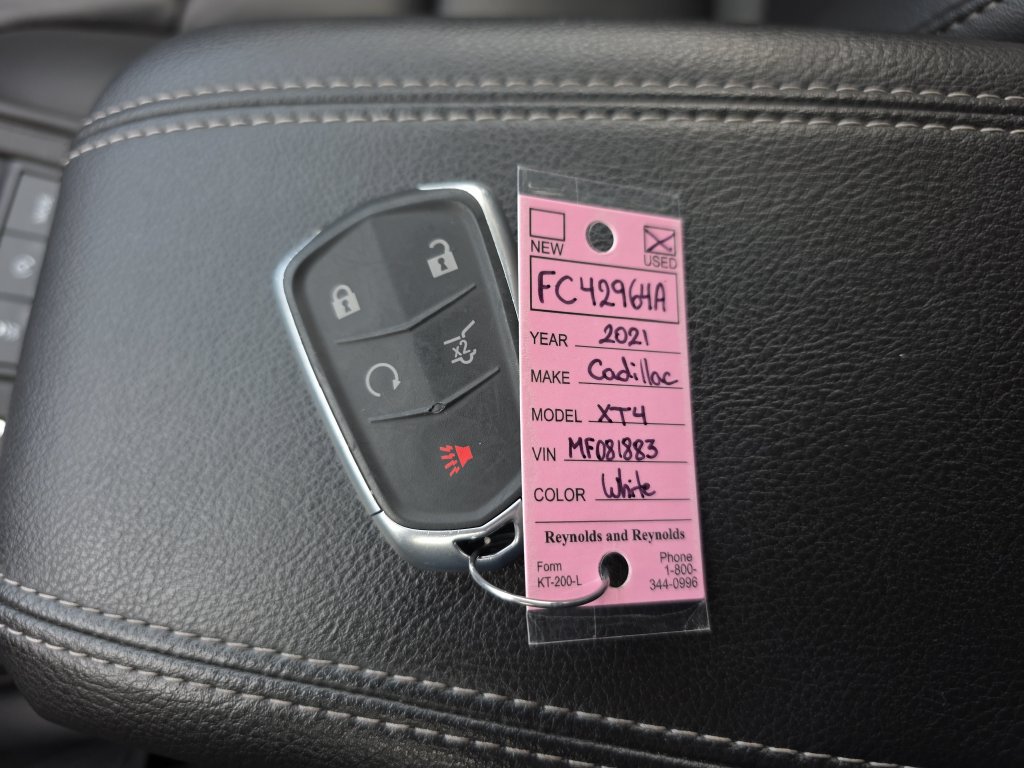 Used 2021 Cadillac XT4 Luxury w/ Cold Weather Package AWD/4WD image 39