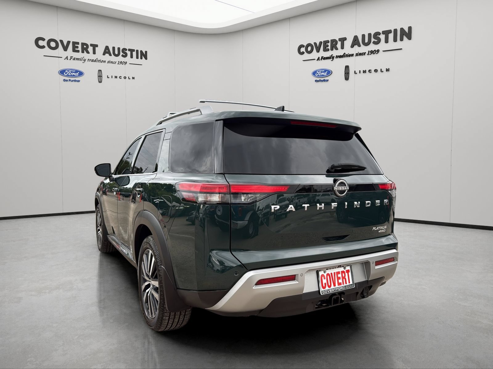 Used 2022 Nissan Pathfinder Platinum w/ Cargo Package AWD/4WD image 3