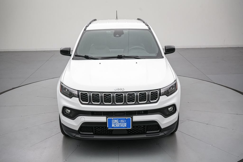 Used 2025 Jeep Compass Latitude AWD/4WD image 9