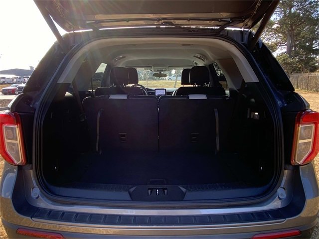 Certified 2021 Ford Explorer XLT w/ Equipment Group 202A image 6