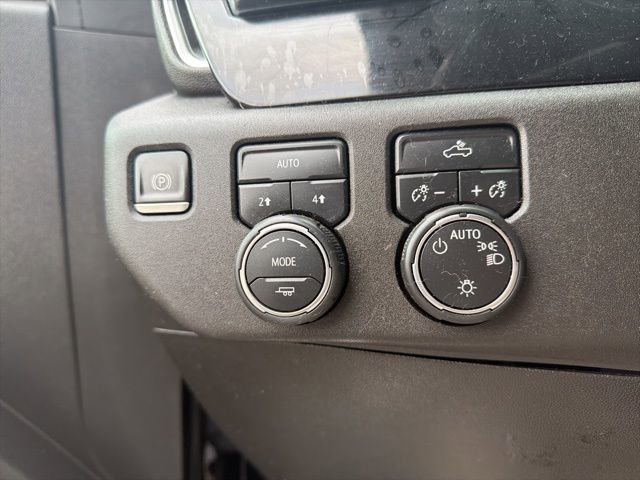 Used 2022 Chevrolet Silverado 1500 LT AWD/4WD image 23
