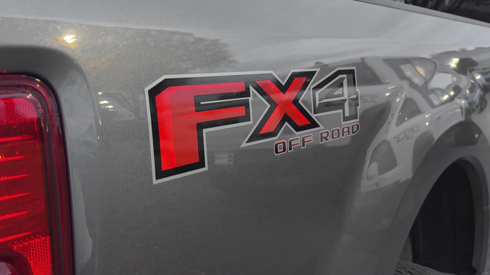 Certified 2022 Ford F350 Platinum w/ FX4 Off-Road Package image 12