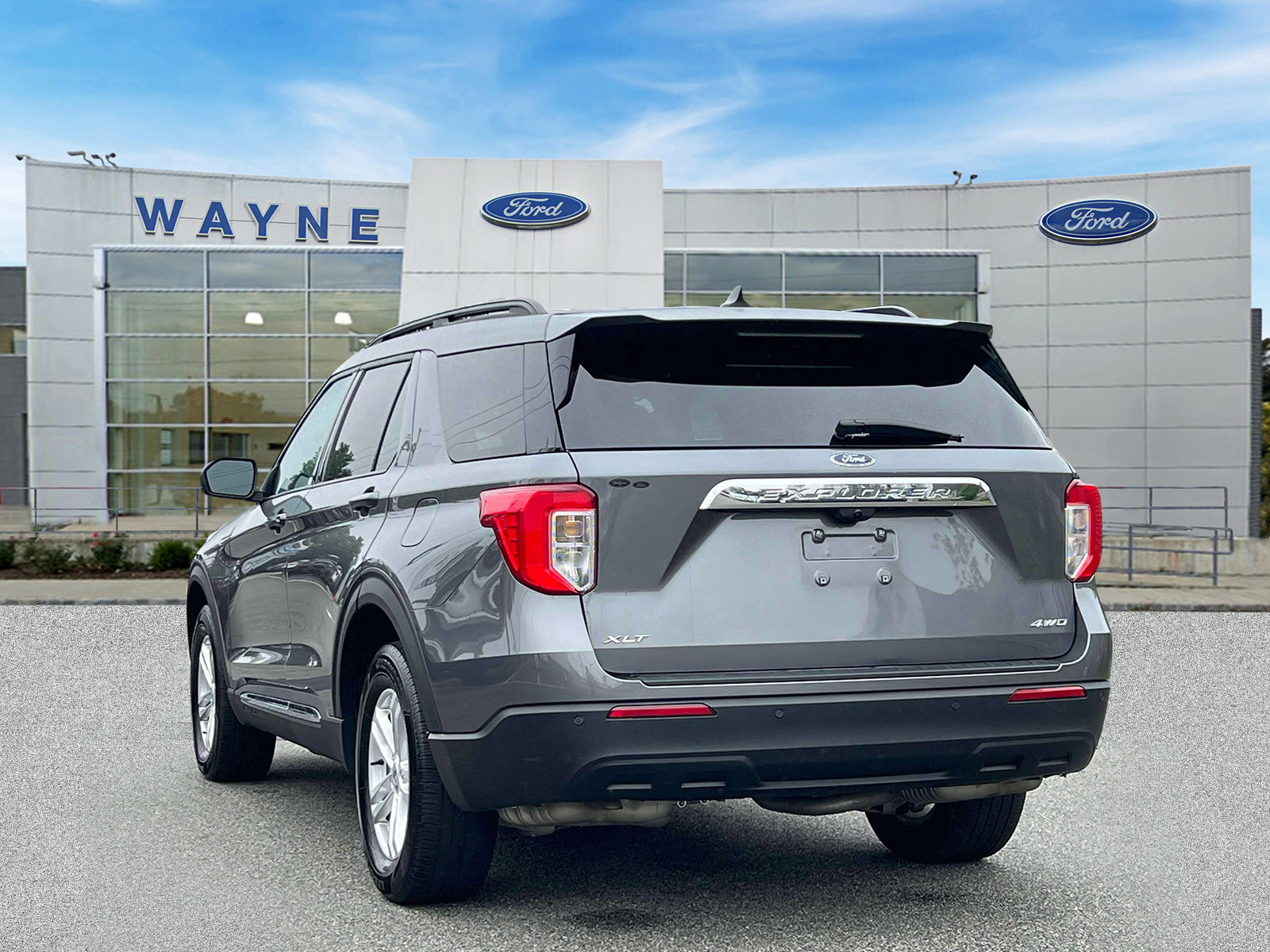 Certified 2022 Ford Explorer XLT image 2