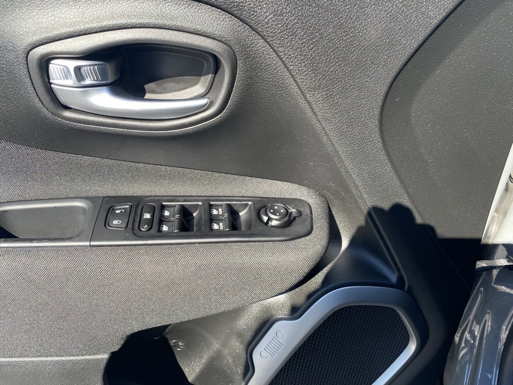 Used 2021 Jeep Renegade Latitude image 9