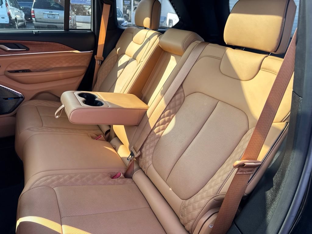 Used 2023 Jeep Grand Cherokee Summit AWD/4WD image 35