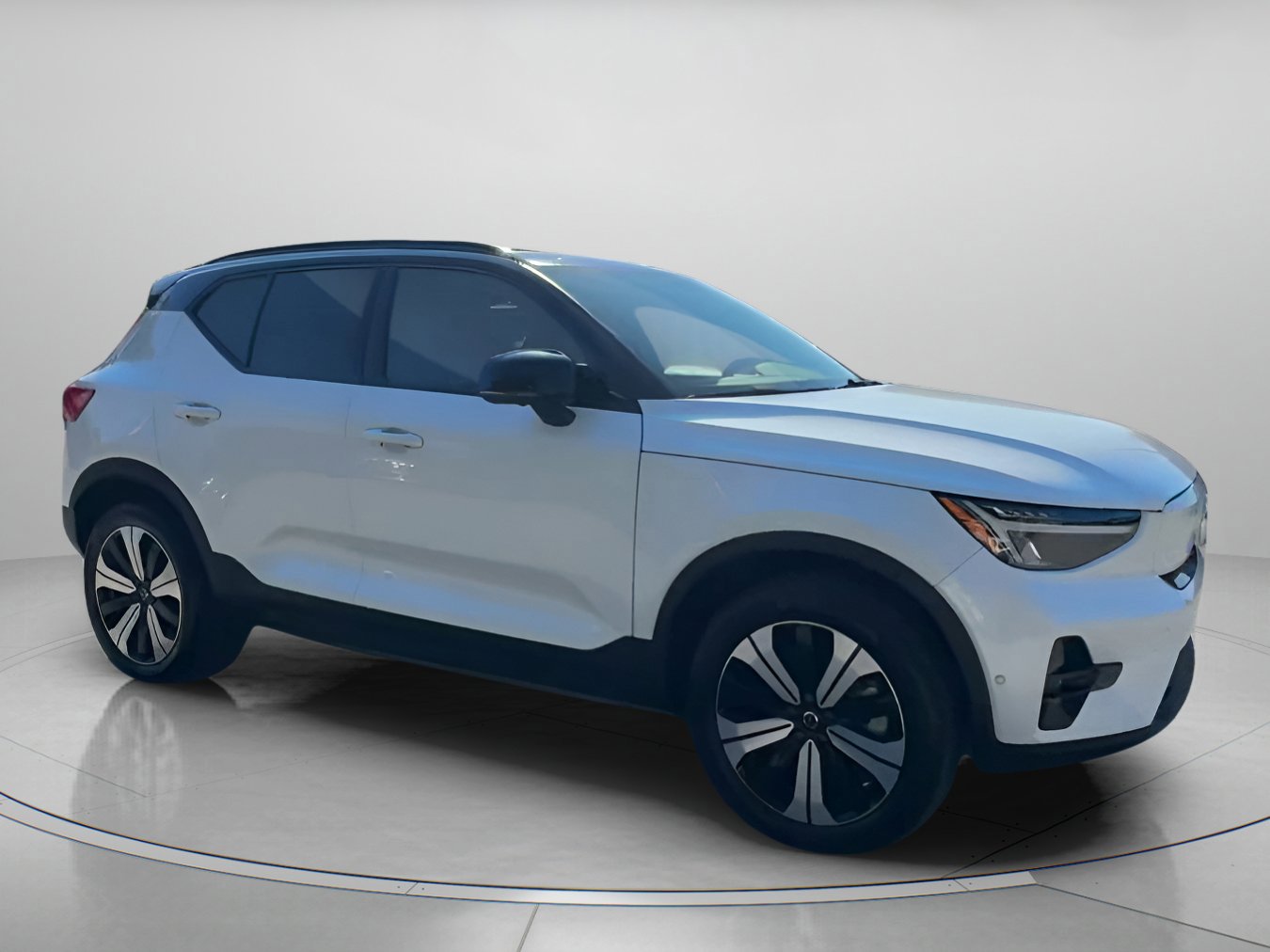Used 2023 Volvo XC40 Recharge Plus image 31