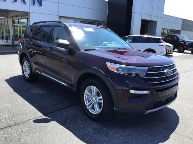 Certified 2022 Ford Explorer XLT w/ Equipment Group 202A AWD/4WD image 1