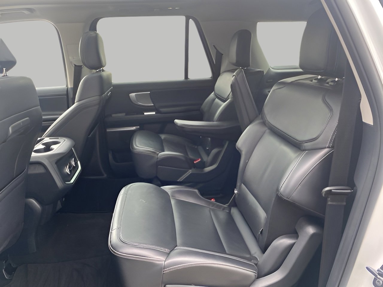 Certified 2025 Ford Expedition Max Platinum image 11