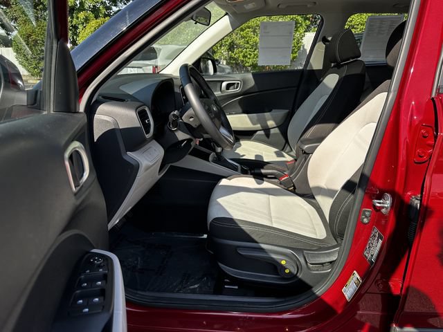 Used 2023 Hyundai Venue SEL FWD image 19