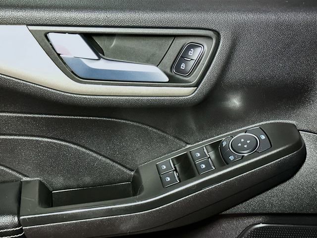 Certified 2021 Ford Escape SE w/ Cold Weather Package image 15