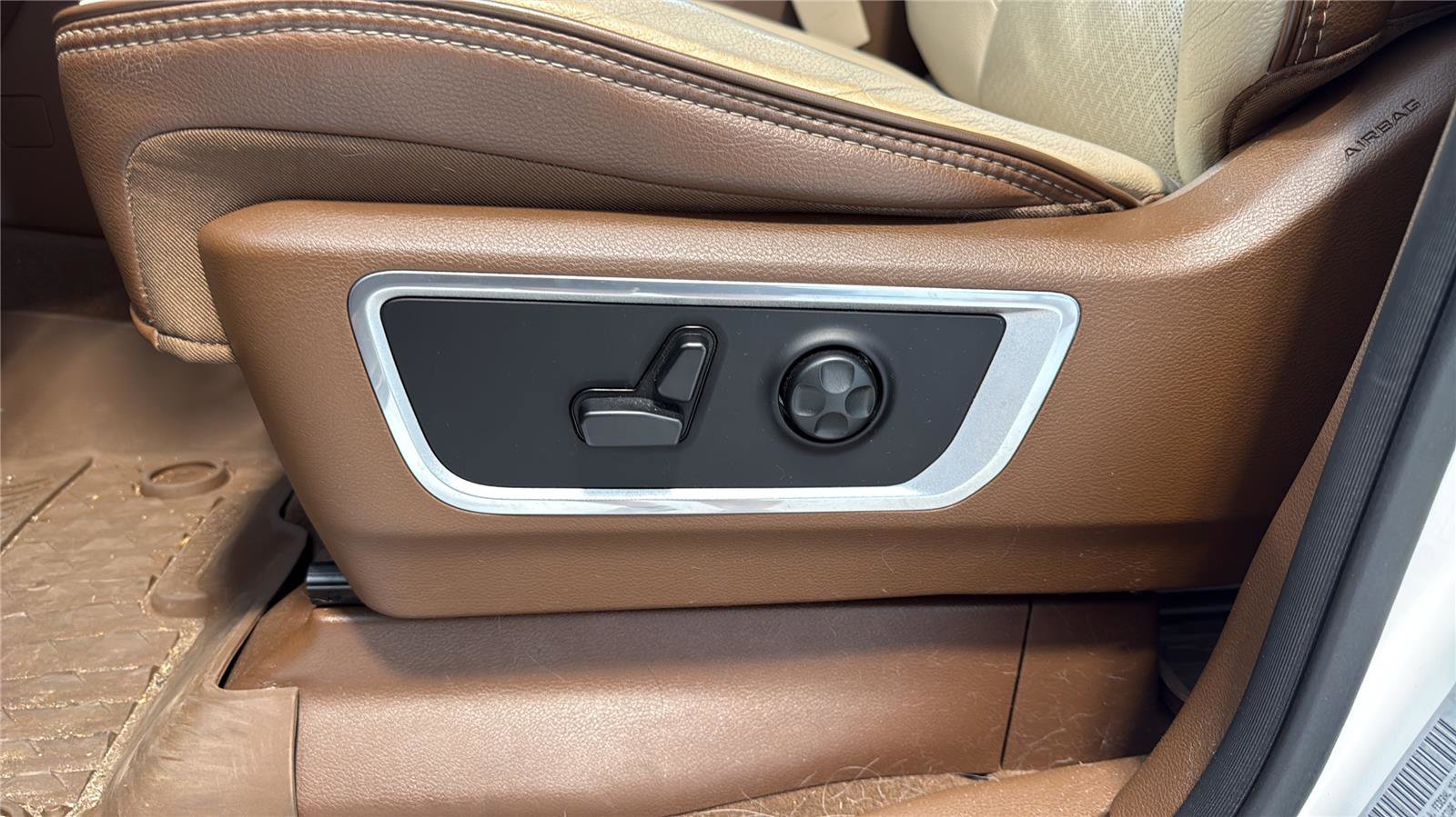 Used 2019 RAM 1500 Laramie AWD/4WD image 27